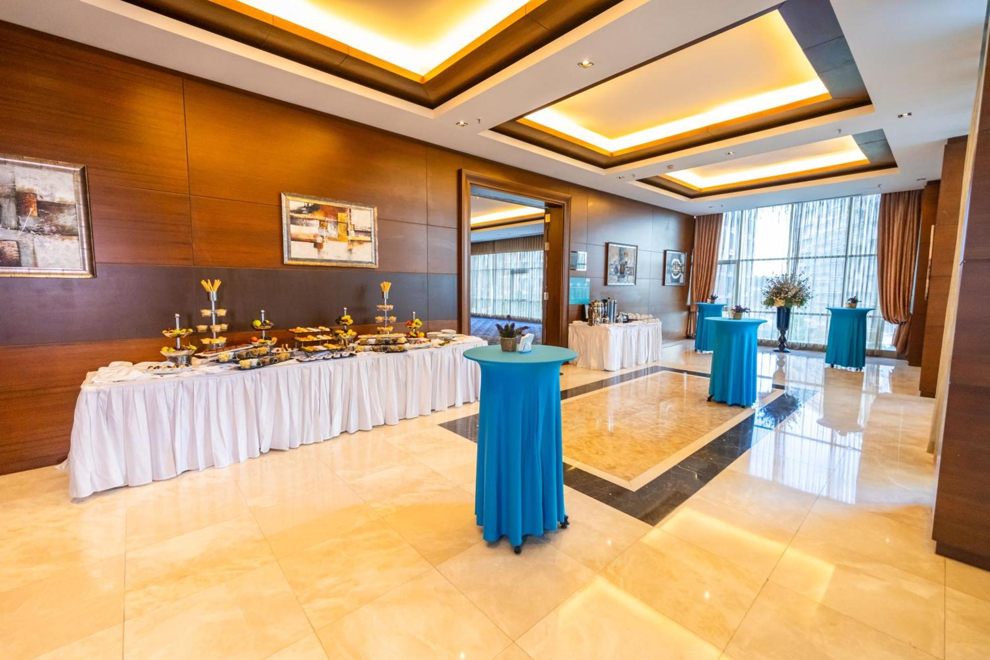 미라클 이스탄불 아시아 에어포트 호텔 앤 스파 외부 사진 The lobby of the hotel