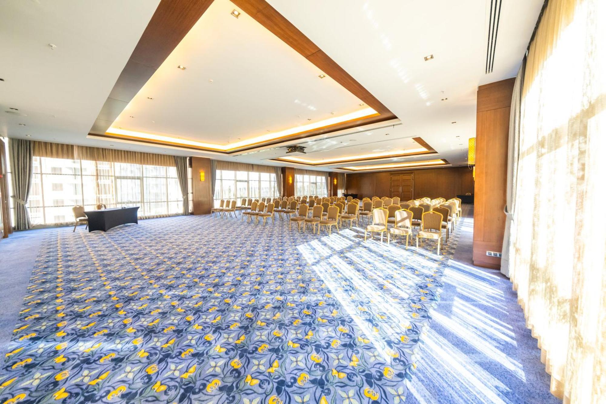 미라클 이스탄불 아시아 에어포트 호텔 앤 스파 외부 사진 The interior of the hotel