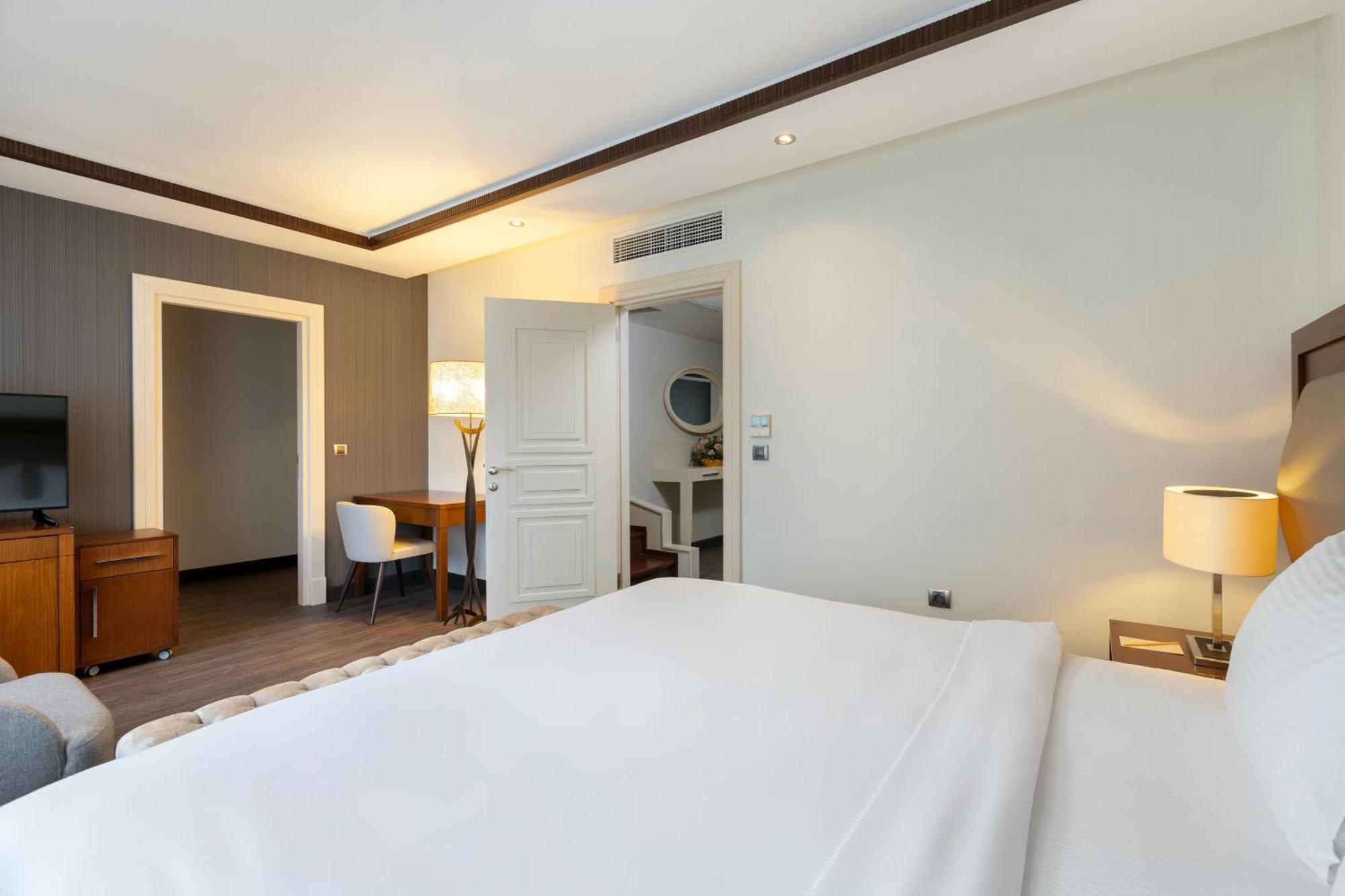 미라클 이스탄불 아시아 에어포트 호텔 앤 스파 외부 사진 A bedroom at the hotel