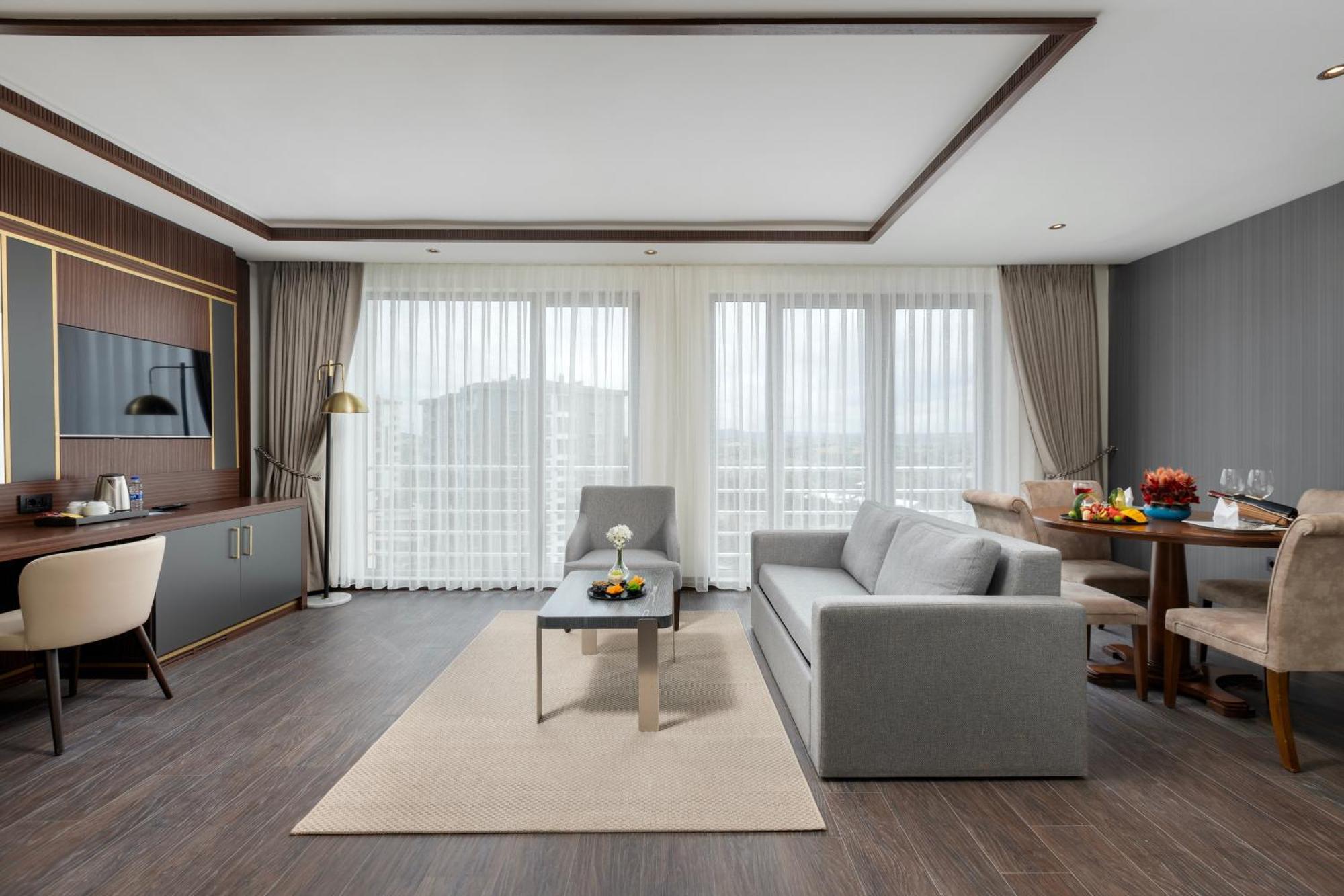 미라클 이스탄불 아시아 에어포트 호텔 앤 스파 외부 사진 A suite at the hotel